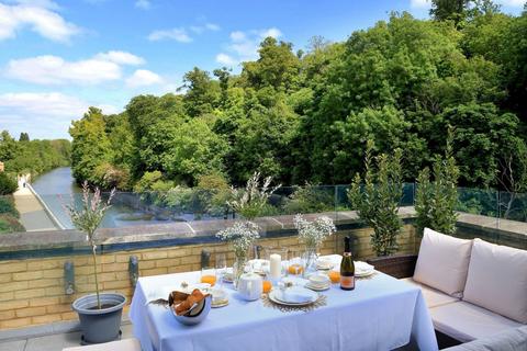undefined, Glen Island, Taplow, Buckinghamshire, SL6