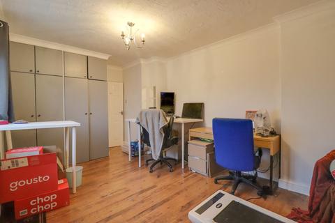 11 Barnfield Close, Southampton, SO19 9GT