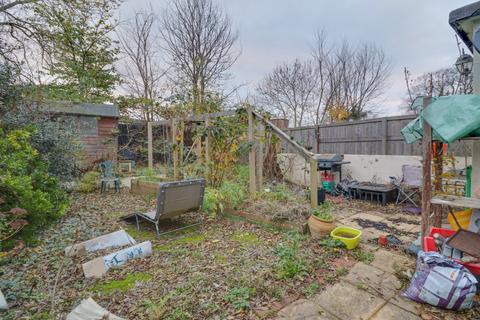 11 Barnfield Close, Southampton, SO19 9GT
