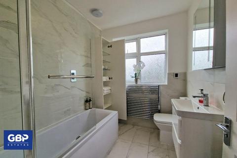 3 bedroom terraced house for sale - Westland Avenue, Hornchurch, RM11