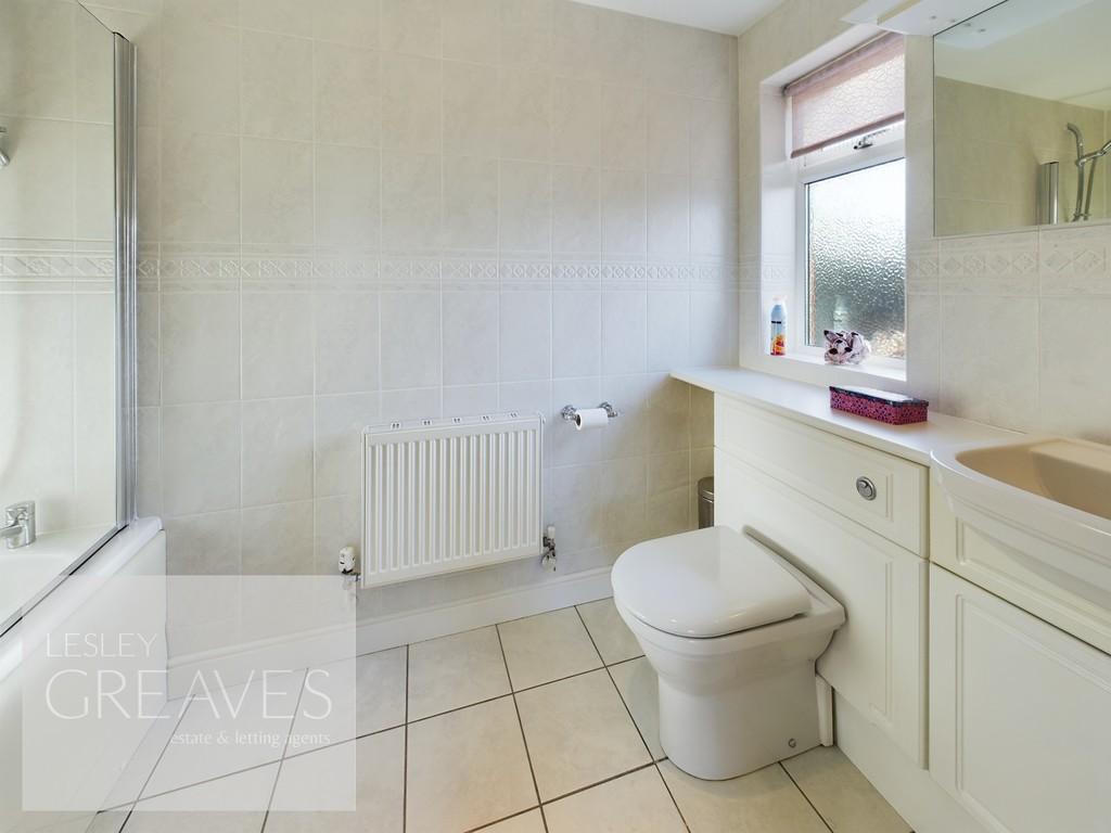 En-Suite to 2nd Bedroom
