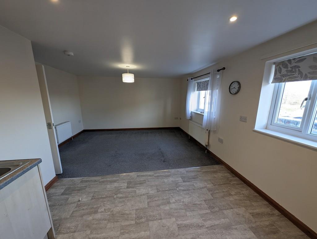 Alexander Mews, Leiston 2 bed flat £625 pcm (£144 pw)