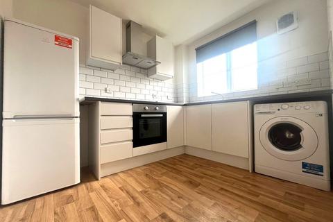 Studio to rent, Columbus Gardens, Northwood HA6