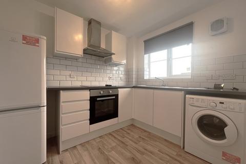 Studio to rent, Columbus Gardens, Northwood HA6