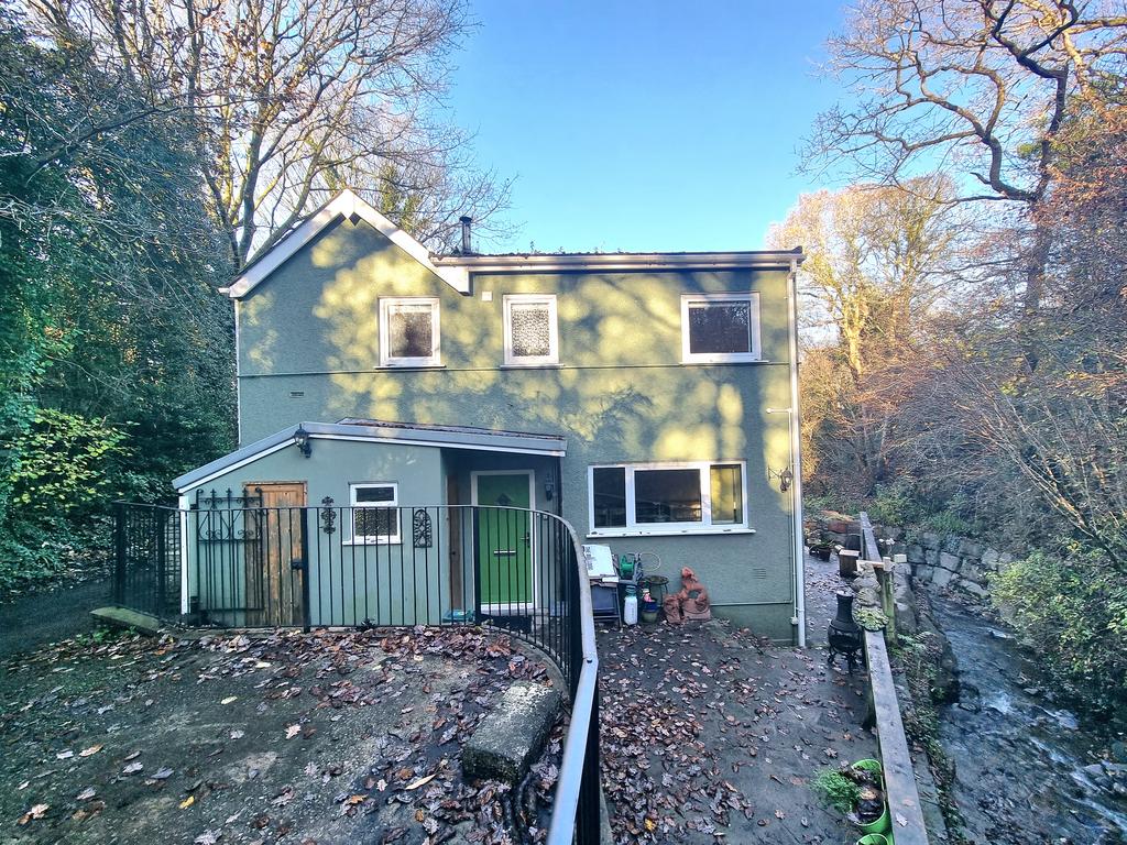 Balaclava Road, Glais, Swansea 3 bed detached house for sale £260,000