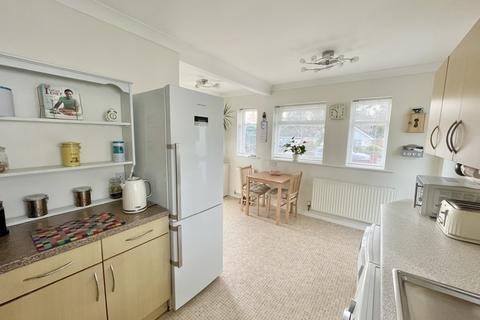 14 Anvil Crescent, Broadstone, BH18 9DX