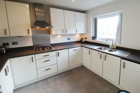 4 bedroom end of terrace house to rent - Bell Crescent, Manchester