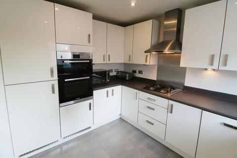 4 bedroom end of terrace house to rent - Bell Crescent, Manchester