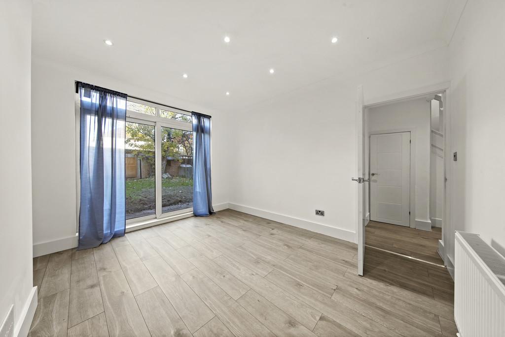 Burnley Road, Dollis Hill, NW10 4 bed semidetached house to rent £