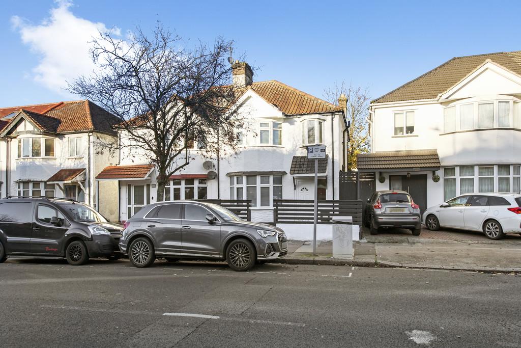 Burnley Road, Dollis Hill, NW10 4 bed semidetached house to rent £