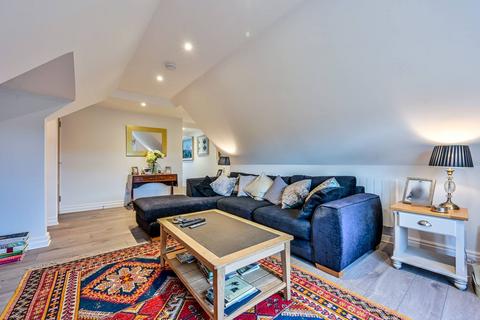 2 bedroom flat for sale, Grove Road, Guildford, GU1