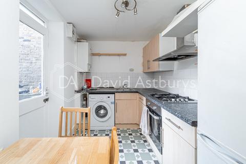 3 bedroom maisonette to rent, Yeate Street, Islington