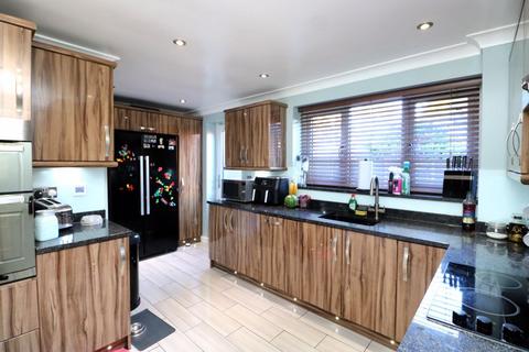 5 bedroom detached house for sale, Gleneagles Road, Bloxwich