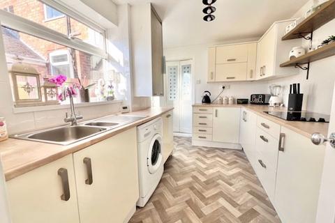 136 Fairmont Road, Grimsby, DN32 8DX