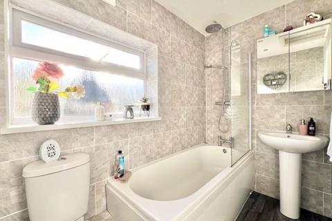 136 Fairmont Road, Grimsby, DN32 8DX