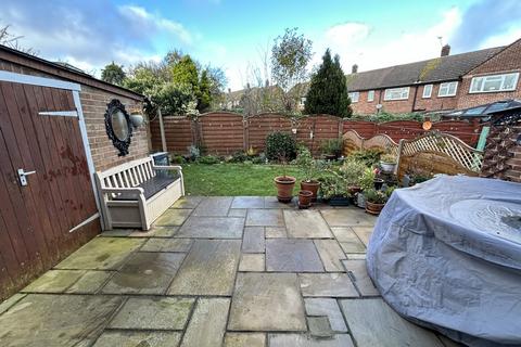 8 Broadgate, Waltham Abbey, EN9 3NH