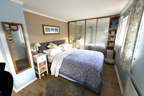 8 Broadgate, Waltham Abbey, EN9 3NH