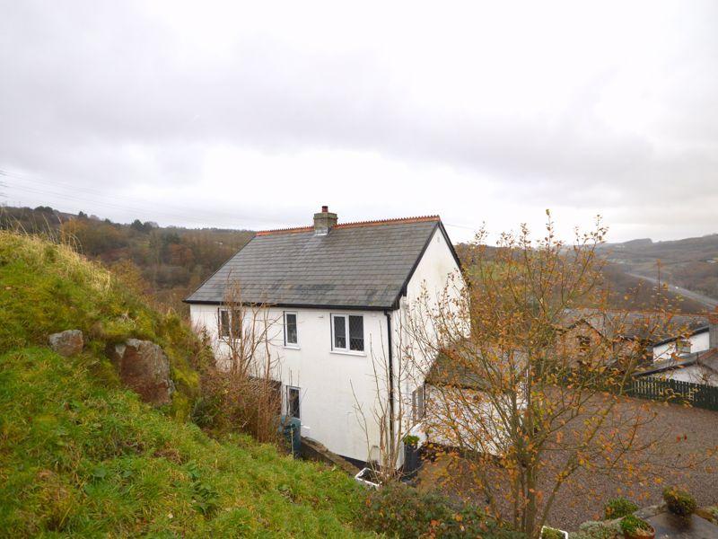 Darenfelin, Abergavenny 3 bed detached house for sale £450,000