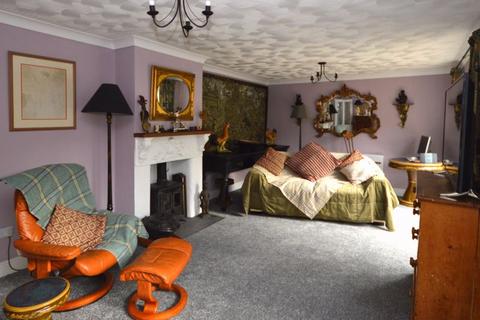 3 bedroom detached house for sale, Darenfelin, Abergavenny