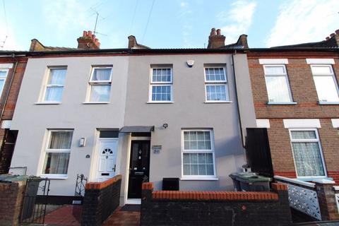 3 bedroom terraced house for sale, Malvern Road, Luton