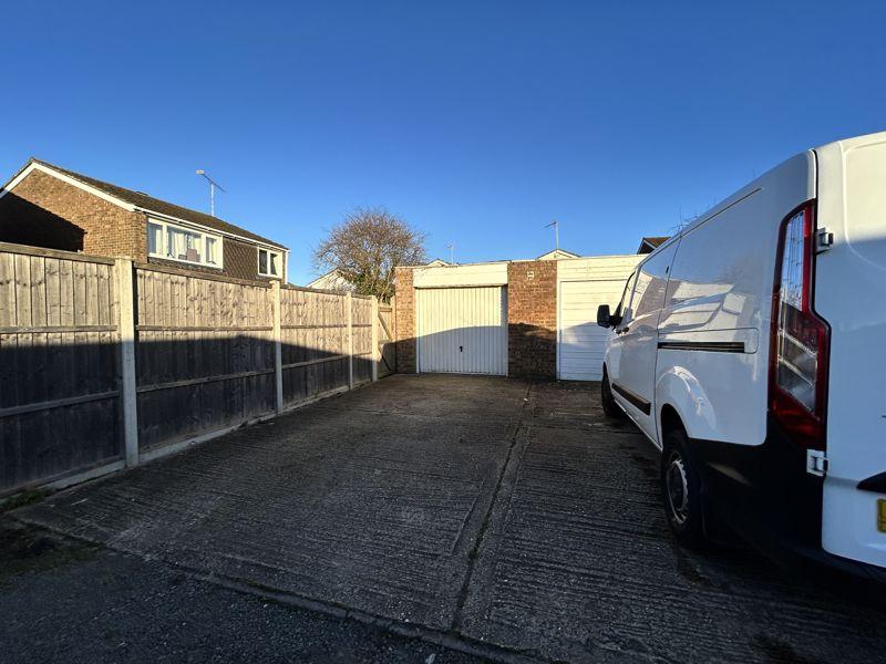 Garage & Parking