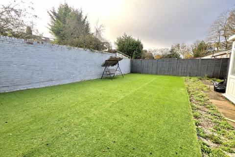 undefined, Linden Close, Dunstable