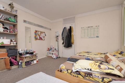 4 bedroom semi-detached house to rent - Brockworth Crescent, BS16