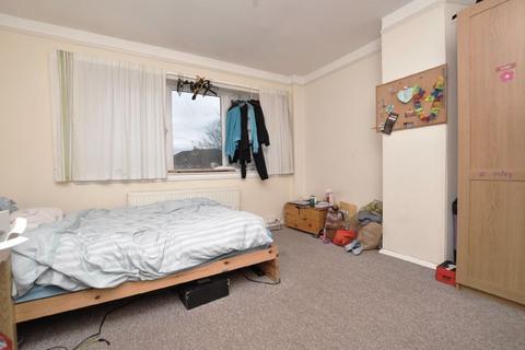 4 bedroom semi-detached house to rent - Brockworth Crescent, BS16