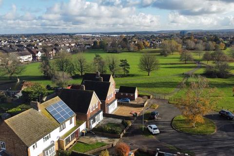 10 Braeside, Bedford, MK41 9BL