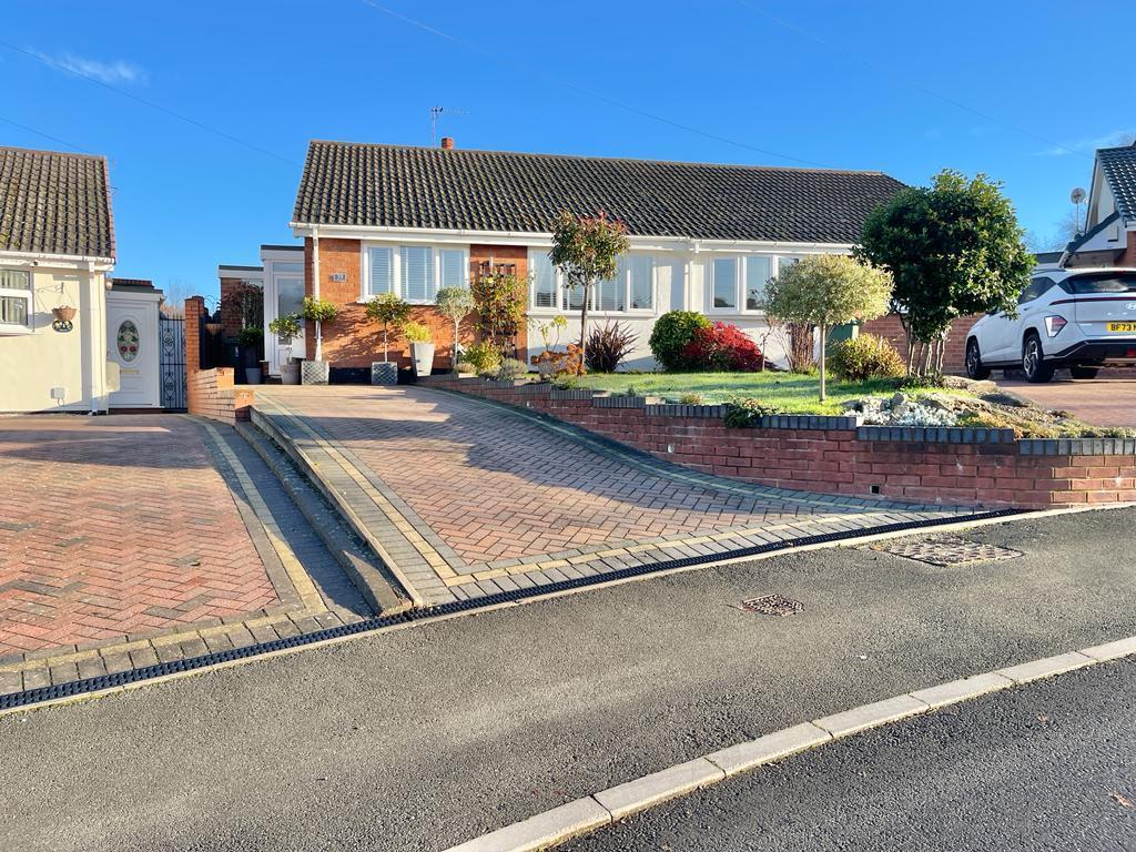 Howdles Lane, Brownhills, West Midlands, WS8 7PJ 2 bed semidetached