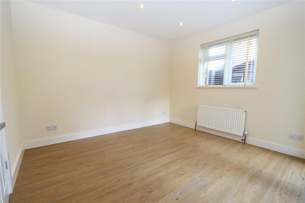 Lagonda Close, Newport Pagnell, Milton Keynes, Buckinghamshire, MK16 4