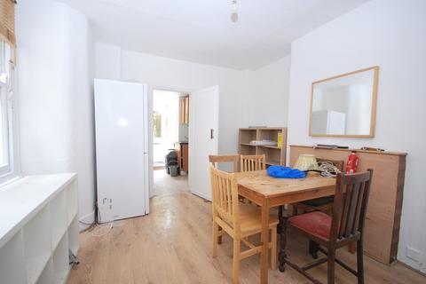 4 bedroom detached house to rent, Kingswood Road, Brixton SW2