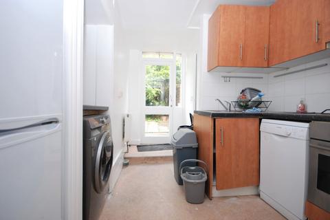 4 bedroom detached house to rent, Kingswood Road, Brixton SW2