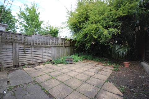 4 bedroom detached house to rent, Kingswood Road, Brixton SW2