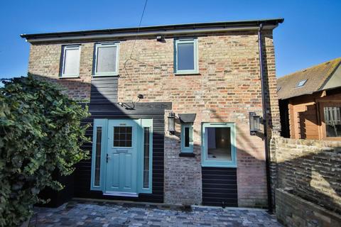 2 bedroom flat to rent - Coach House, 101d Dover Road, Folkestone