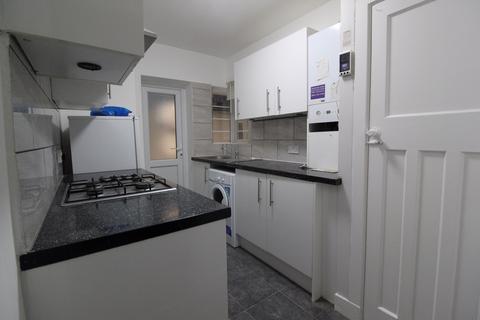 2 bedroom flat to rent, Warwick Gardens, Thornton Heath