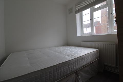 2 bedroom flat to rent, Warwick Gardens, Thornton Heath