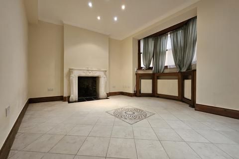 4 bedroom apartment to rent, Harpenden Road, London