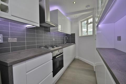 3 bedroom flat for sale, Longfield House, Ealing, W5