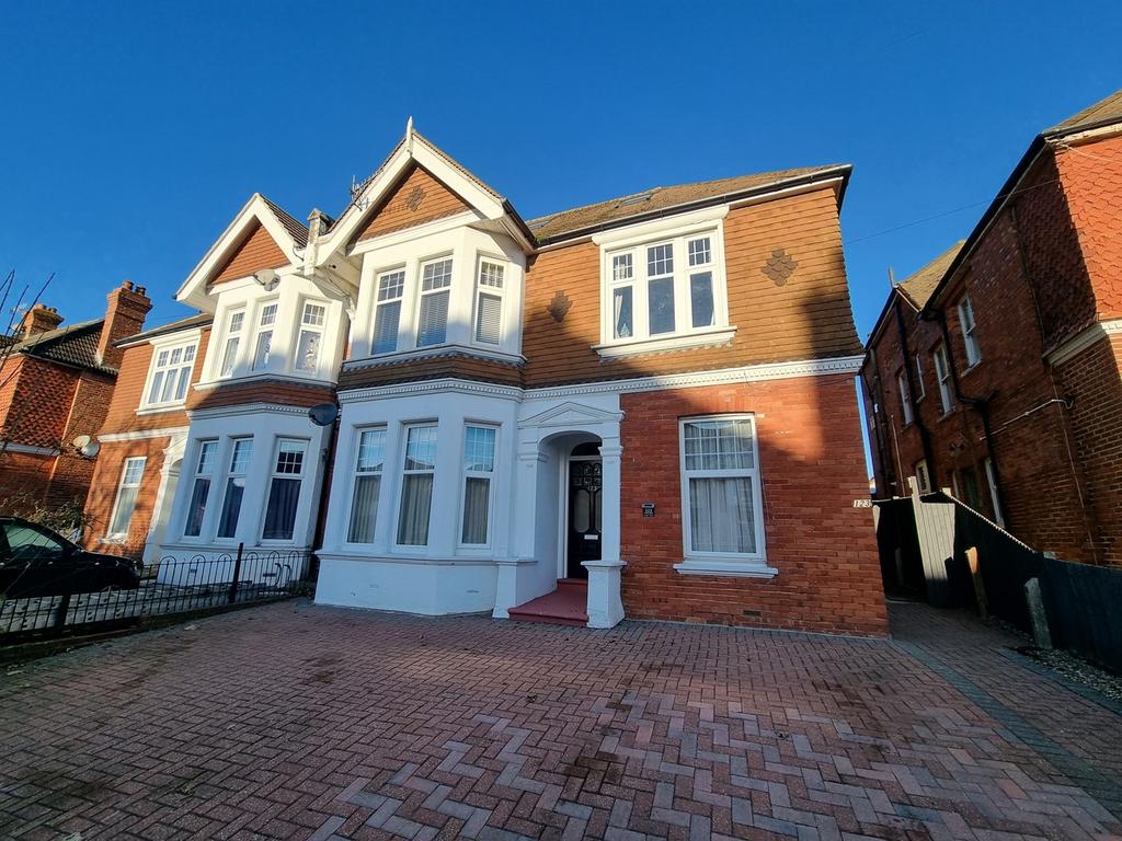 Dorset Road, Bexhill on Sea, TN40 5 bed flat for sale £395,000