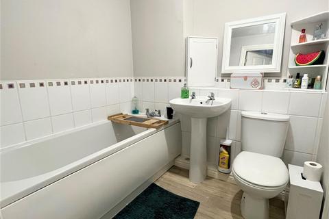 2 bedroom ground floor flat for sale - Broomhead House, Fullerton Way, Thornaby, TS17 0AU