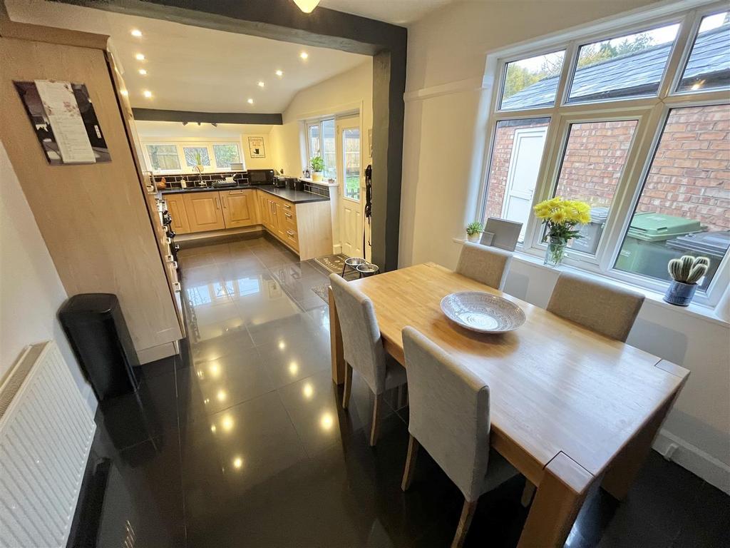 Dining Kitchen Aspect 2