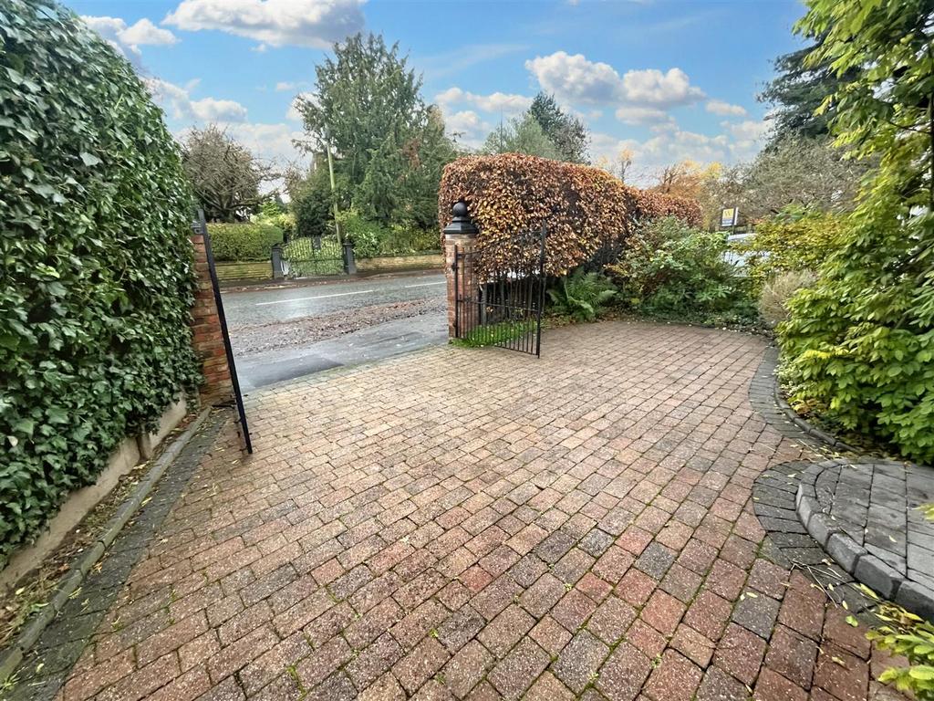 Driveway.jpg