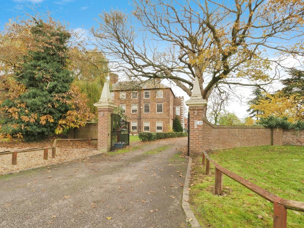 Brumby Hall Gardens, Scunthorpe 6 bed character property for sale £