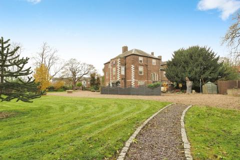 6 bedroom character property for sale, Brumby Hall Gardens, Scunthorpe