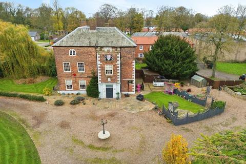 6 bedroom character property for sale, Brumby Hall Gardens, Scunthorpe