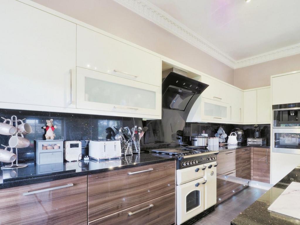 Kitchen / Breakfast Room