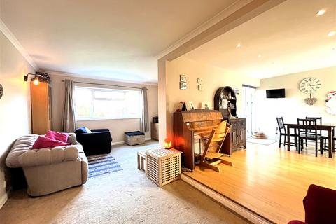 25 Arras Boulevard, Hampton Magna, Warwick, CV35 8TY