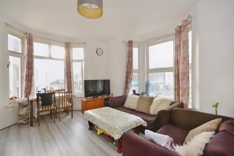 2 bedroom flat for sale, Cavendish Place, Eastbourne