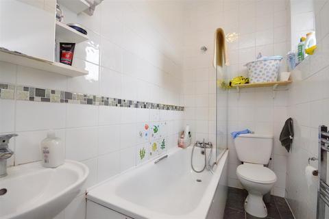 2 bedroom flat for sale, Cavendish Place, Eastbourne